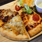 Salon de Lien - 令和5年9月
                        ランチタイム(11:30〜14:30)
                        Pizzaプレート 税込1100円
                        シラスと蓮根のジェノベピザ、柚子胡椒マルゲリータ 、和牛ミートピザ、ポテトフライ、サラダ、冷製スープ