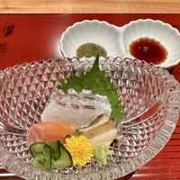 おおたに - 鯛、琵琶鱒のお造り、蒸し鮑の肝醤油