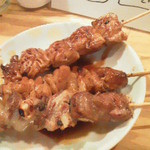 131005東京　やきとんひなた大山店　盛り合わせ（ナンコツ、？、？）