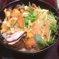 赤坂 津つ井 総本店 - 淡いダシの味に椎茸や三つ葉もたくさん