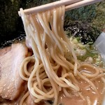 鶴一家 - 麺リフト