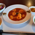 チャイニーズレストラン カレン - エビチリ　サラダ　スープ　ご飯