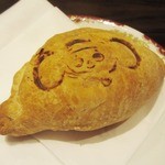 Cafe RUSSIA - 肉のピロシキ　表面にはチェブラーシカの焼き印