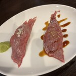 Yakiniku Katari - 肉寿司。塩・タレ。wow!はないものの、普通に美味しかったです。