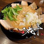 燕三条背脂ラーメン 八九十 - 