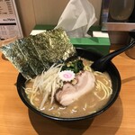 横浜ラーメン てっぺん家 - 