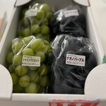 新鮮市場 ききょう - 紫の「ナガノパープル」と
黄緑の「シャインマスカット」
こんなにいっぱいありがとう♡
