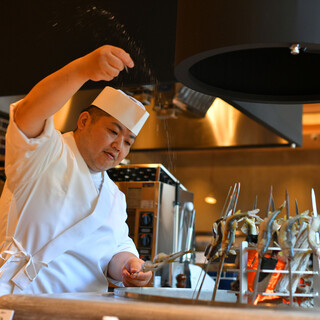 【絶品！】囲炉裏を用いた本格的炭焼き、職人による逸品料理・鮨