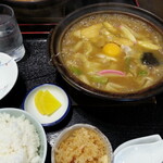 お食事処 白川 - カレー煮込みうどん平打ち極太麺、ご飯（小）