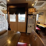 拉麺 えぼし - 店内　　引き戸の奥に製麺機が見えます。