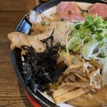 拉麺 えぼし - トッピングてんこ盛り