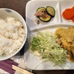 スペースC - 鶏のソテーカレークリーム煮