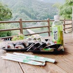 上町 池澤本店 - 沈下橋を渡り切った先のベンチにて
