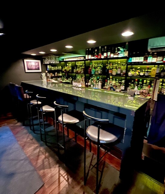 ザ ブラック ウィドウ 弘前 &ndash; 中央のおしゃれなバー