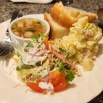 紙屋cafe - Aセット(サラダ、ポテトサラダ、パン、スープ)