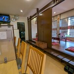 中華食源 東昇 - 店内は清潔感あります。
