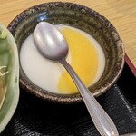 中華食源 東昇 - 水っぽい杏仁豆腐
