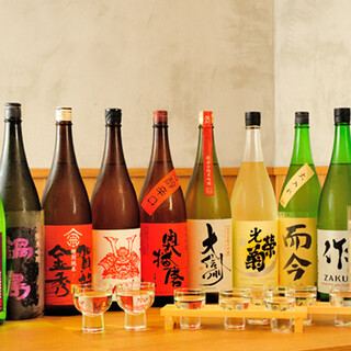 こだわりの日本酒は1杯90ml。飲み比べメニューもおすすめ！