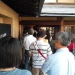 小布施堂本店 - いつもより３０分早めに整理券配布開始、あと少し(ノД`)・゜・。