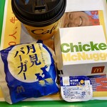 Makudo narudo - 月見バーガー
                        チキンマックナゲット
                        コーヒー