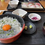 Ooarai Machi Gyokyou Kaachan No Mise - ２色丼定食