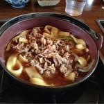 さとり - 牛カルビ煮込みうどんの完成