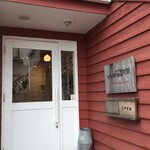 川のほとりの美術館 - 