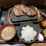 感動の肉と米 新橋店 - ロースステーキセットプラスハーフ1400円