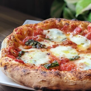 もちもち食感が嬉しいパスタとピザ。旬を味わうメニューもどうぞ