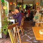 Natural Cafe Iina - 10月、15時頃。秋風が心地いいです。
      
