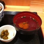 まぐろや相馬水産 - ステーキ丼、汁、お新香