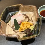 味幸 - 明石の鯛　由良の赤雲丹　お造り