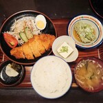 写楽 - とんかつ定食（日替）800円