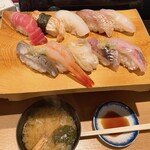 立ち食い弁慶 - 海老のお味噌汁もついています！