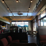スターバックス・コーヒー - 高い天井と広い空間が