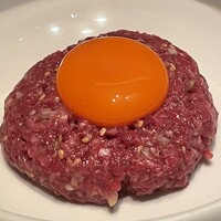 焼肉うしごろ 新宿三丁目店 - 塩ユッケこれ最高！きめ細かくて飲めるユッケだ