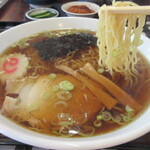 そば処 久楽 - 細麺に、だしがきいたスープ
