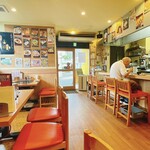 鉄板酒場 ひとじまん - テーブル席・カウンター席あり