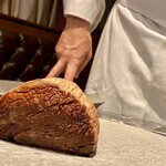 六花 - 研鑽と慧眼と情熱～Diligence, Perspicacité et Passion
      厳選極み和⽜ 魂の⽕⼊れ