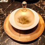 六花 - ⾹～Parfum
      ⻑崎 五島列島放⾎神経〆九絵 ⼋⾊椎茸 海胆 ⽣落花⽣