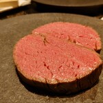 六花 - 研鑽と慧眼と情熱～Diligence, Perspicacité et Passion
      厳選極み和⽜ 魂の⽕⼊れ