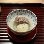 多仁本 - ■宮崎牛と小蕪の炊合せ
      ホロリと炊いてあって、柔らかな宮崎牛が美味しい！