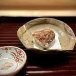 多仁本 - ■あかやまどり
      ポルチーニにも似たキノコです。
      柔らか食感が新鮮で、サクサク衣とのグラデーションも楽しい。