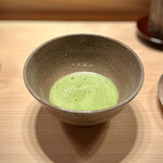 多仁本 - ■お薄
      大将自ら点ててくれます。