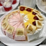 ピーターラビットカフェ - ３姉妹のベリーのケーキ（あまおうのムースケーキ）、ナトキンのモンブランケーキ＠両方とも五洋食品の予感