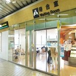 ドトールコーヒーショップ - 駅待合室がドトールと一体化