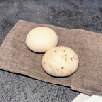 Florilege - 今回は酒粕入りの蒸しパンが2種類なんですね。素朴でやさしい味わいがほっこり癒やしの美味しさです(^^)