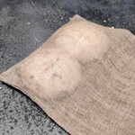 Florilege - パン袋に入れられて登場。ホカホカ温かく美味しい♡ このパン袋あまり量産されるようなものではなく、数を揃えるのにご苦労なさったというようなお話が耳に入ってきました。