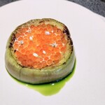 Florilege - 京都のすずかけ茄子にサワークリームとかたっぷりのイクラお茶のオイルニラの花。底の部分にクルトンが敷かれていて、その歯ざわりがサクサクジュワリという感じで素晴らしいアクセントなのです☆