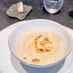 Florilege - 豆乳のフランバッカスチーズのニョッキ豆乳ごぼうのスープ、梅のオイル。ごぼうの風味とやさしい甘みが印象的な美味しさ。浮かべられた梅のオイルで風味が変わりいくつもの楽しみ☆☆